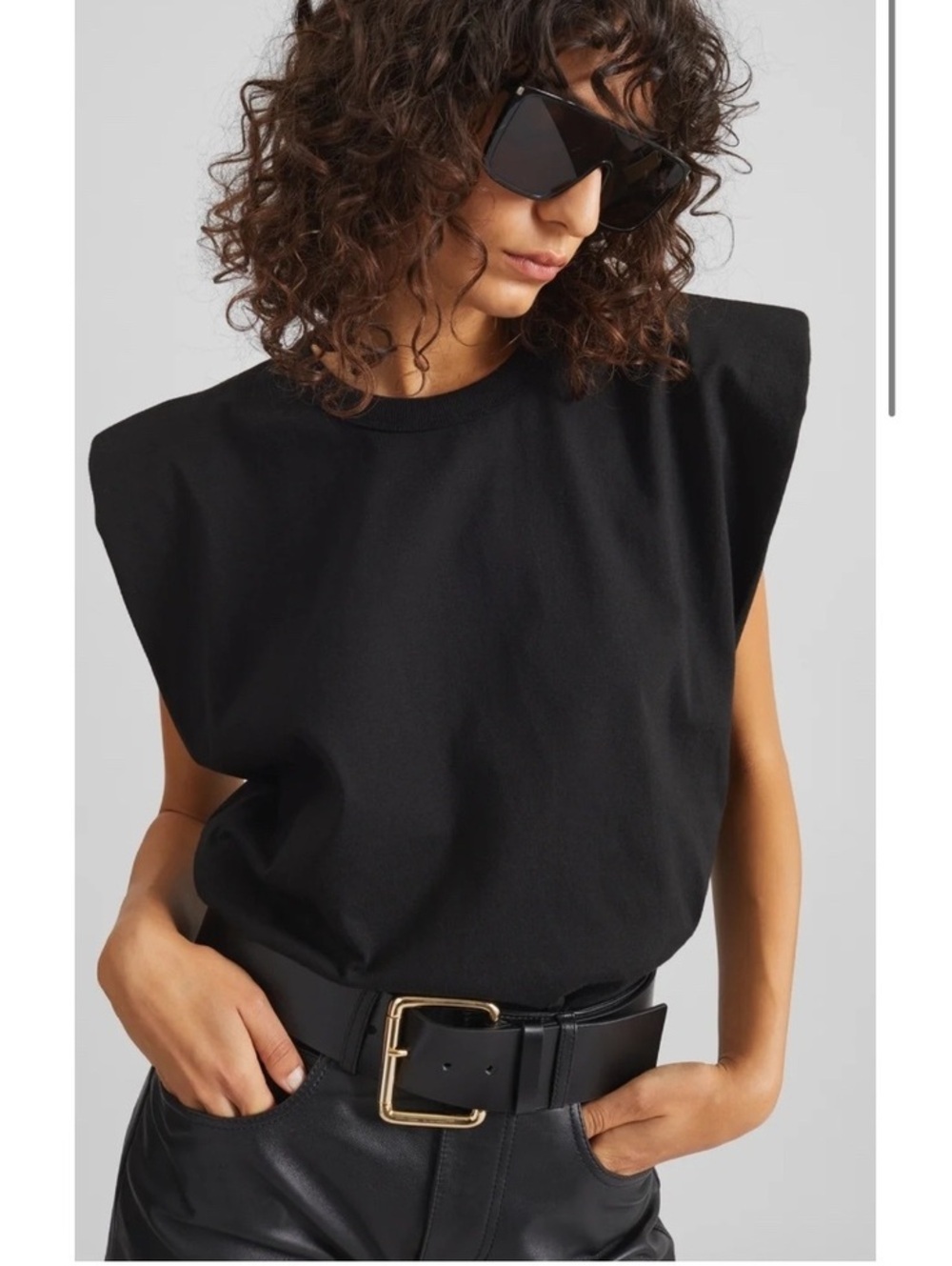 The Frankie Shop EVA PADDED SHOULDER MUSCLE T-SHIRT - BLACK s